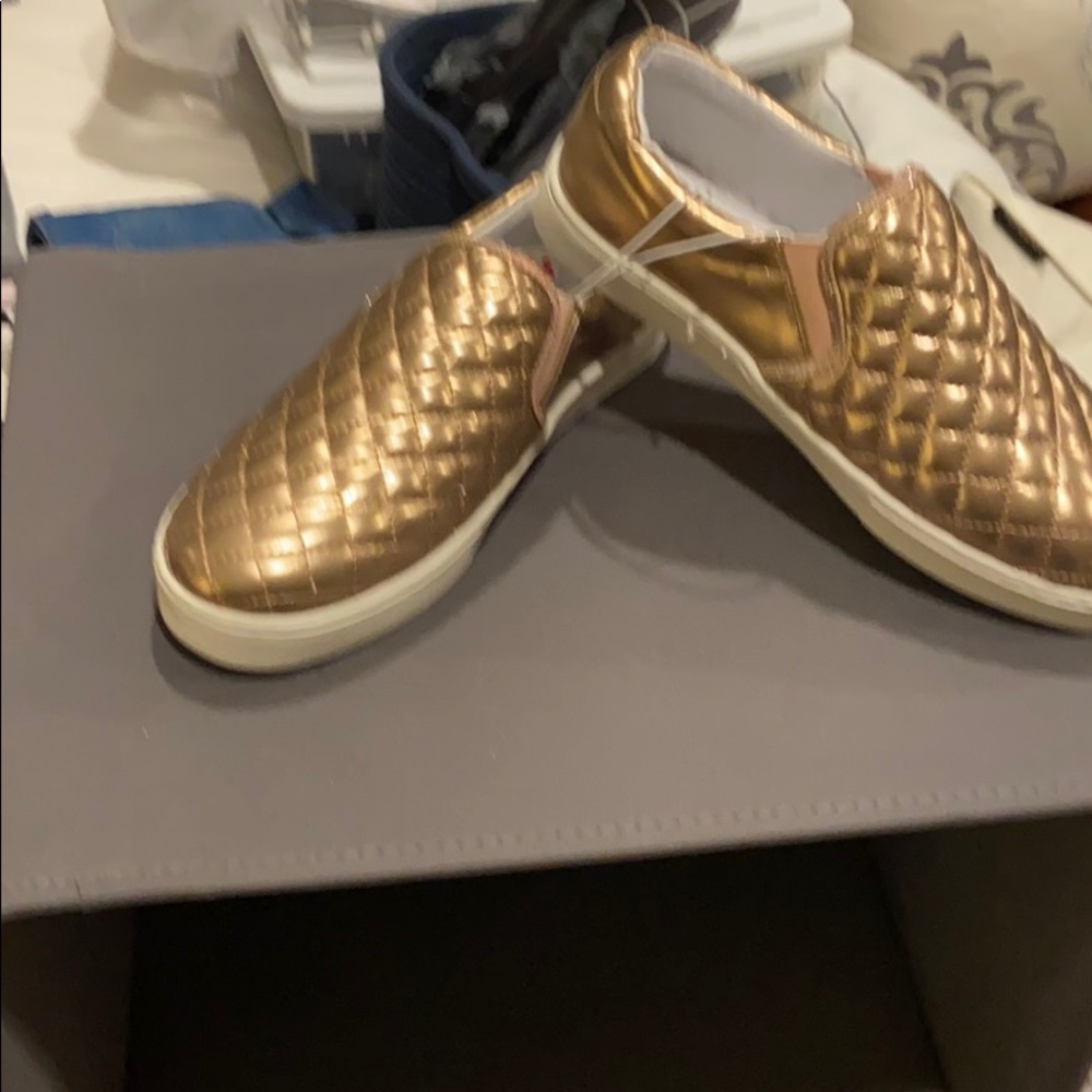 Justice rose gold slip on sneakers NWT size 7